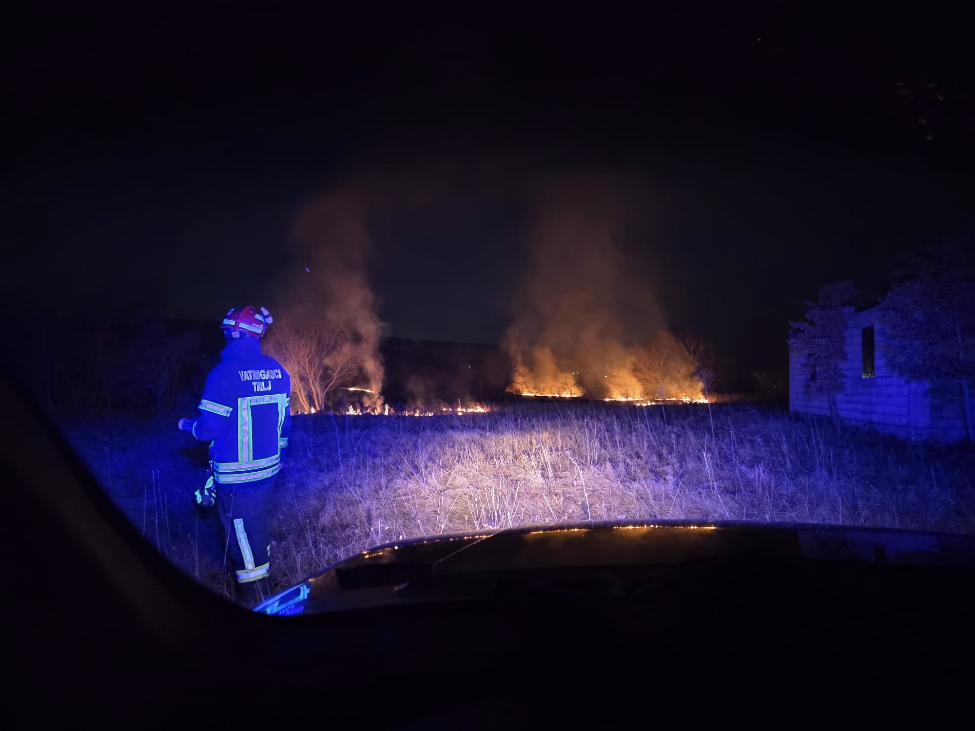 Vatrogasac iz Trilja na području požara
